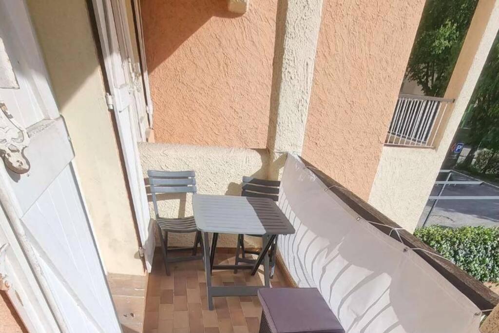 Bel Avec Balcon Et Parking Privé